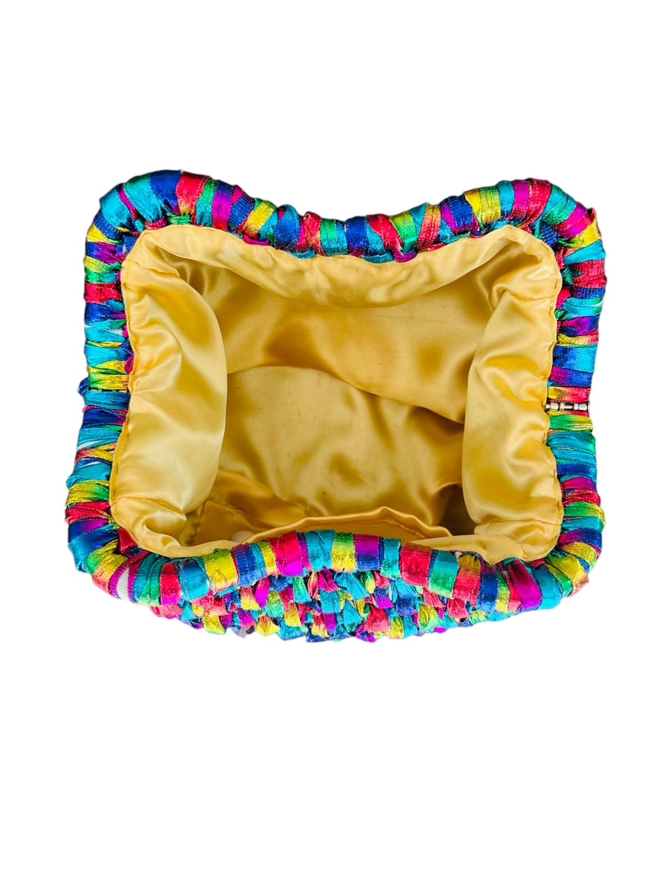 Ce sac est revisité par Michèle pour les occasions, il pourra mettre en valeur os tenus pour un look unique et audacieux. Les sacs de Michèle accessoire unique fait main en France par Michèle et personnalisable selon vos envies. Un sac tendance, eco responsable et fabriqué avec des matériaux de qualité. Finitions soignées, coutures renforcées et intérieur doublé personnalisable. Ce sas mes sacs de Michèle est parfait pour une touche d'élégance au quotidien. Modèle unique avec choix du tissu intérieur.