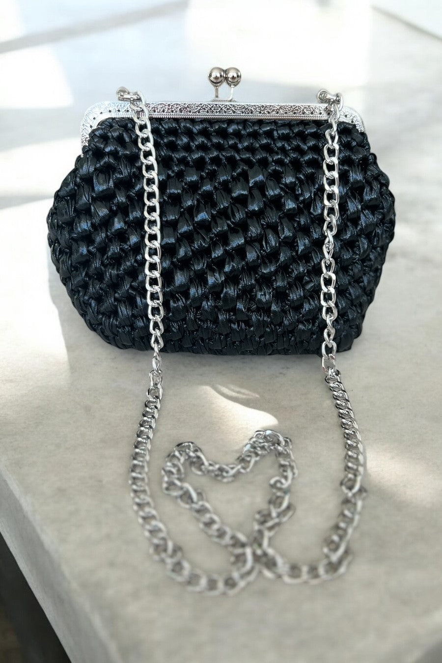 sac noir fait au crochet 
